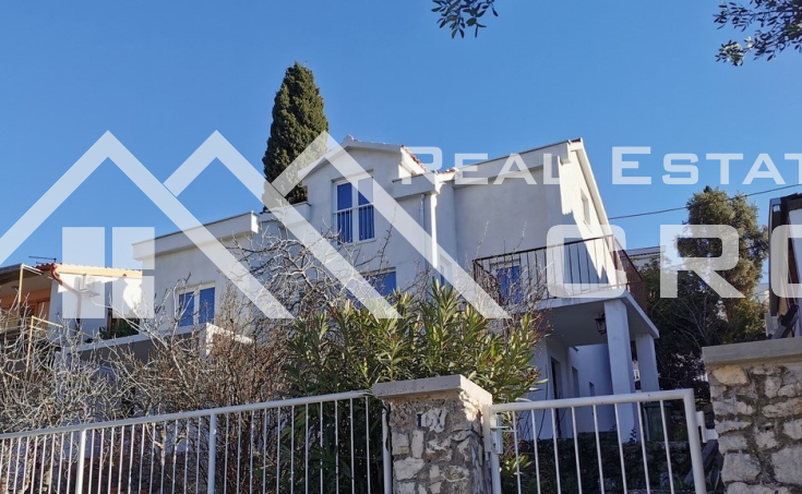 Detached house in attractive location, first row to the sea, vicinity of Trogir (9)