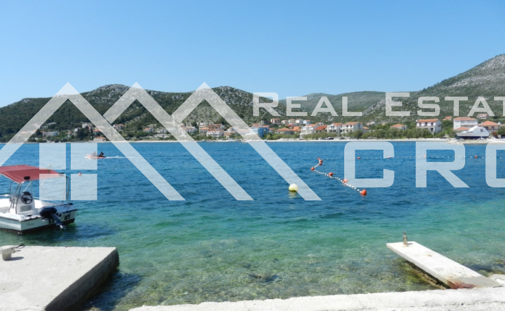 Detached house in attractive location, first row to the sea, vicinity of Trogir (2)