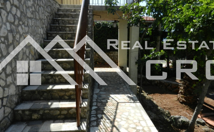 Detached house in attractive location, first row to the sea, vicinity of Trogir (7)