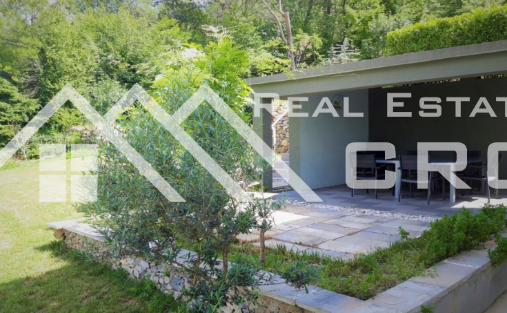 Modern villa with swimming pool in Split hinterland, for sale (1)