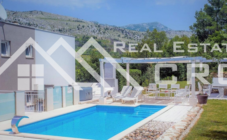 Immobilien Split - Moderne Villa mit Pool im Hinterland von Split, zum Verkauf