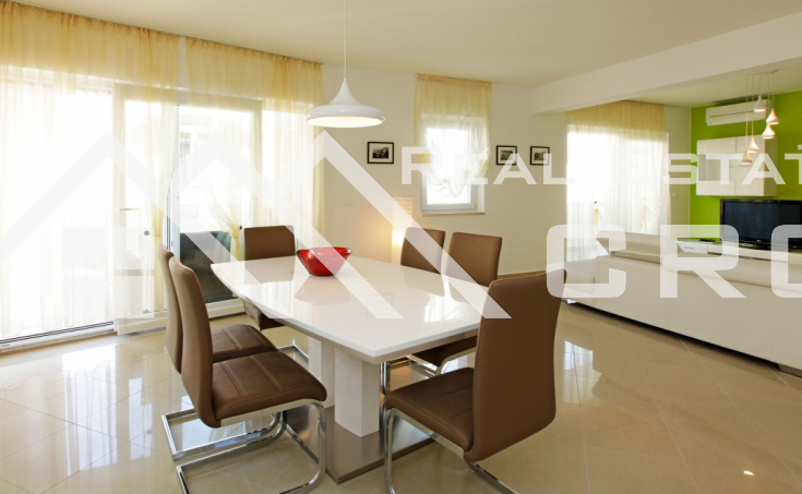 Modern three-bedroom apartment with garden, private swimming pool and wonderful sea view, for sale (3)