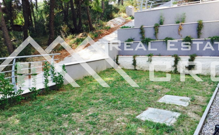 Ciovo properties - Apartment with a garden and sea view, for (6)