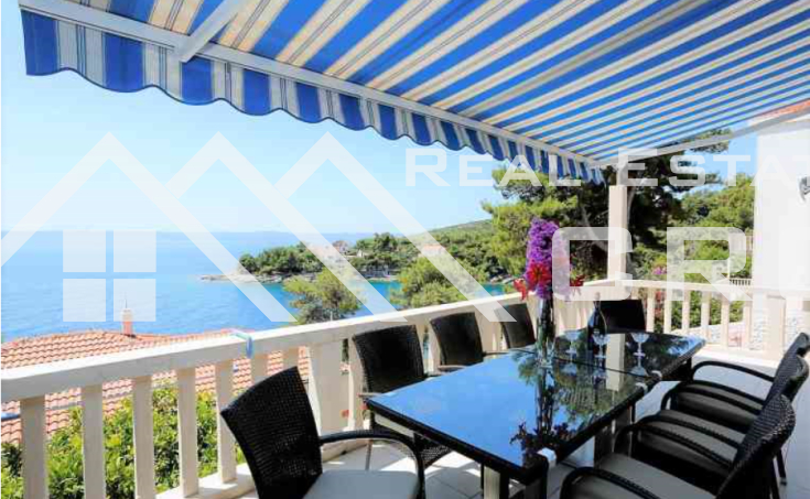  House with a swimming pool offering beautiful sea views, in Selca, for sale (2)