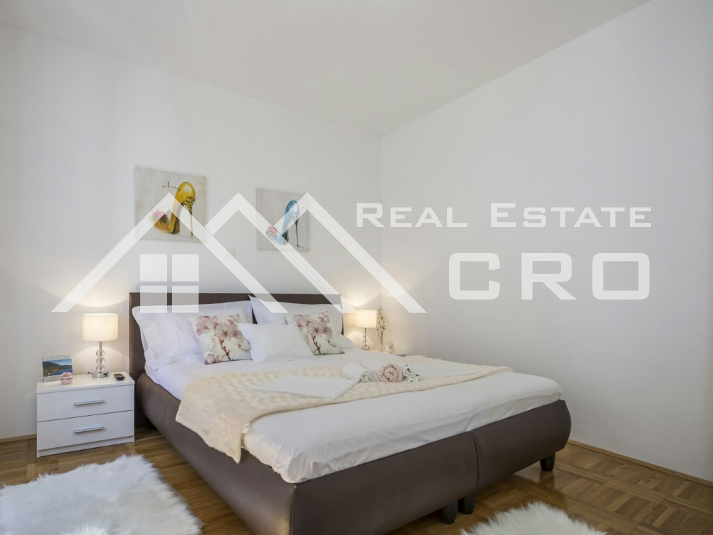 Nekretnine Vis Kamena renovirana kuća u centru Komiže, na prodaju