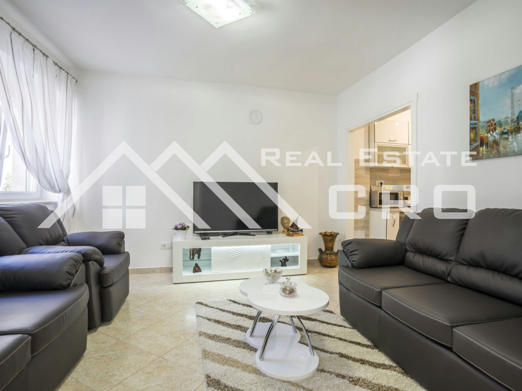 Nekretnine Vis Kamena renovirana kuća u centru Komiže, na prodaju