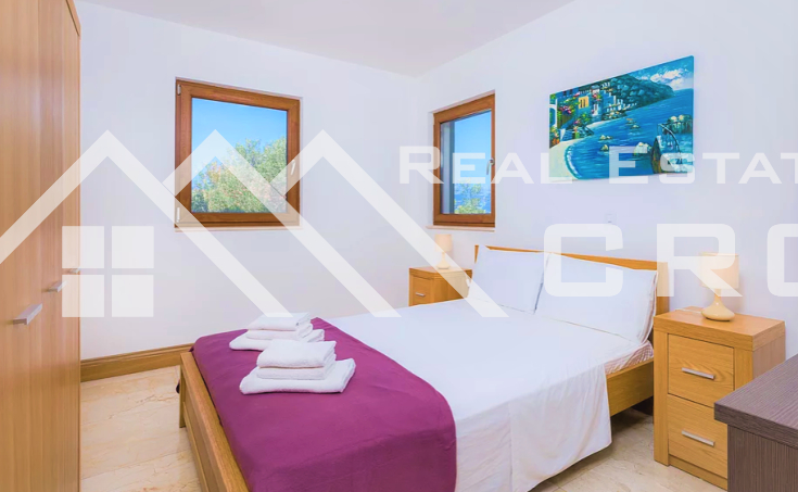  Furnished and equipped one bedroom apartment with sea view, for sale (1)