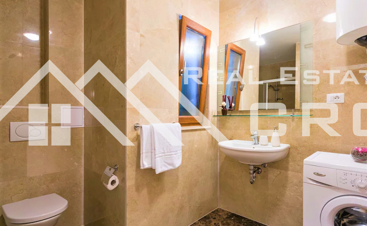  Furnished and equipped one bedroom apartment with sea view, for sale (6)
