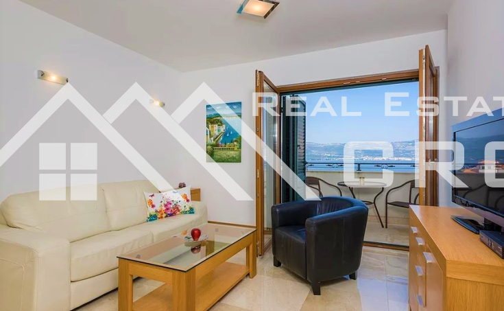 Furnished and equipped apartment with wonderful sea view,