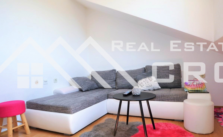 Furnished two-bedroom apartment with a sea view, for sale (3)