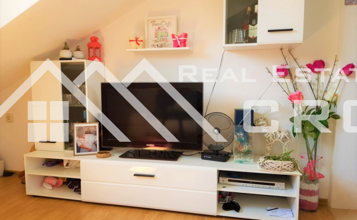 Furnished two-bedroom apartment with a sea view, for sale (4)