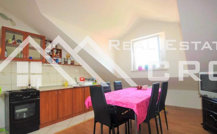 Furnished two-bedroom apartment with a sea view, for sale (6)