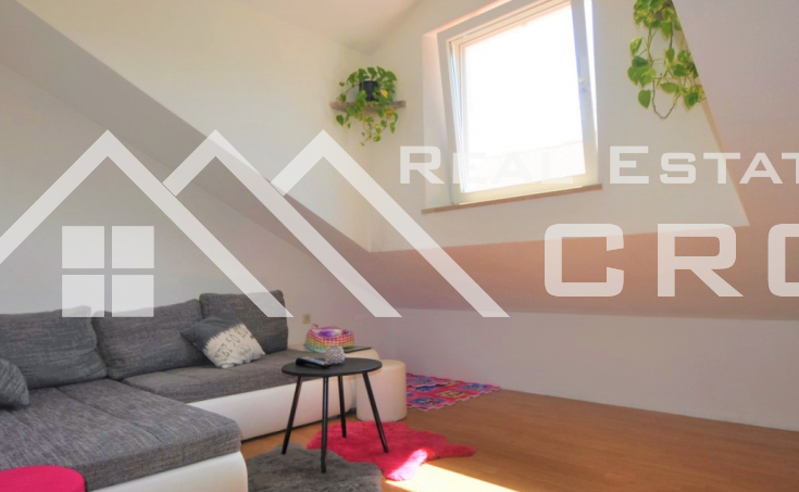 Furnished two-bedroom apartment with a sea view, for sale (7)