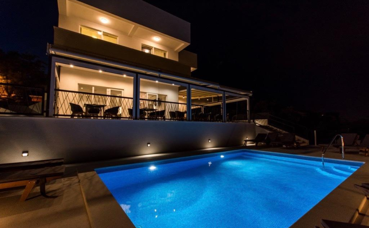 Wonderful luxurious villa with swimming pool and sea view, for sale (2)