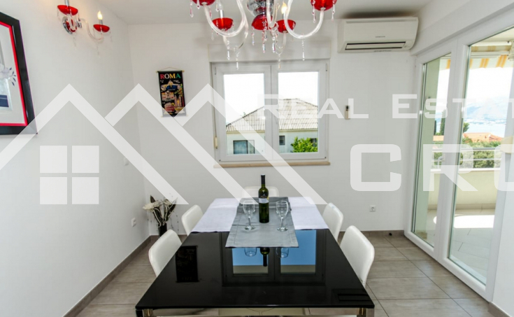 Completely furnished two-bedroom apartment with sea view, for sale (3)