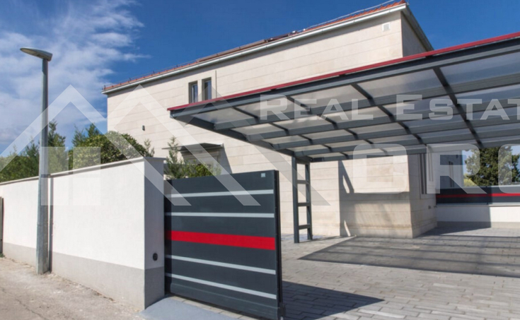Opulent villa with a swiming pool and beautiful sea views, for sale (16)
