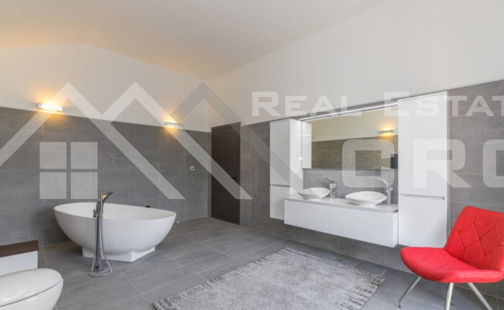 Opulent villa with a swiming pool and beautiful sea views, for sale (18)
