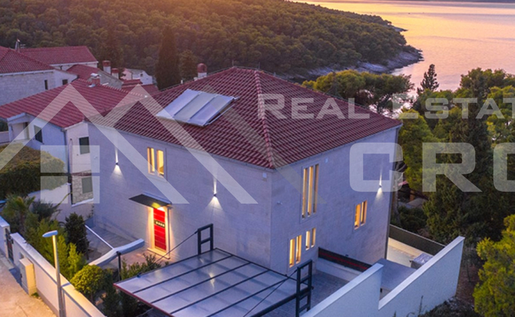 Brac properties - Opulent villa with a swimming pool and beautiful sea views, for sale