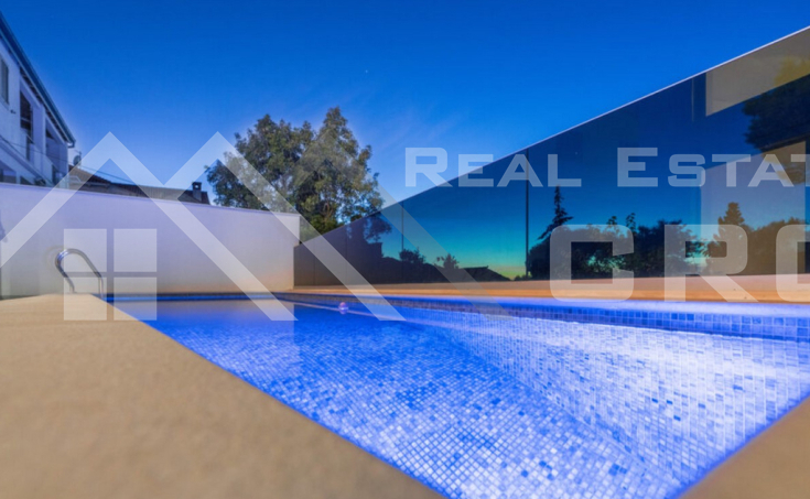Opulent villa with a swiming pool and beautiful sea views, for sale (4)