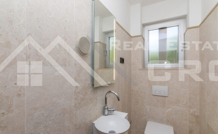 Opulent villa with a swiming pool and beautiful sea views, for sale (8)