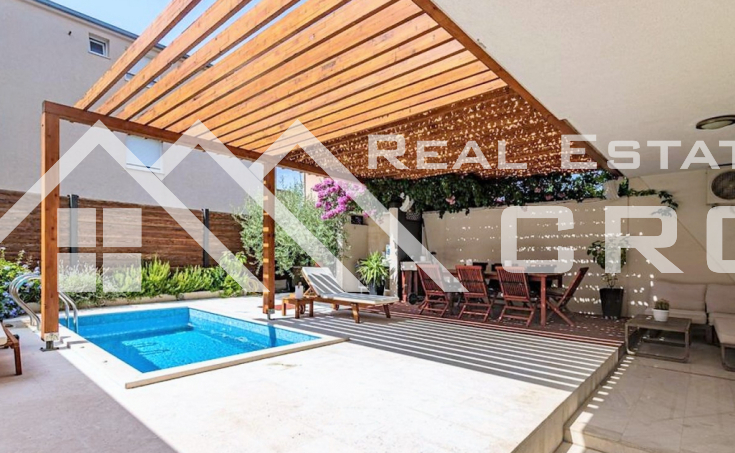 Contemporary move-in ready apartment with two bedrooms and a swimming pool, near Split, for sale (8)