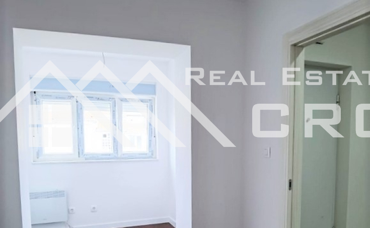 Spacious apartment with a loggia and terrace in a new residential building, near Spli (5)