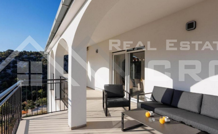 Luxurious villa with a large courtyard in a quiet cove, Rogoznica area, for sale