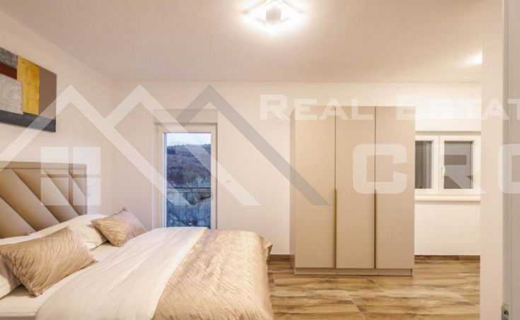 Luxurious villa with a large courtyard in a quiet cove, Rogoznica area, for sale (10)