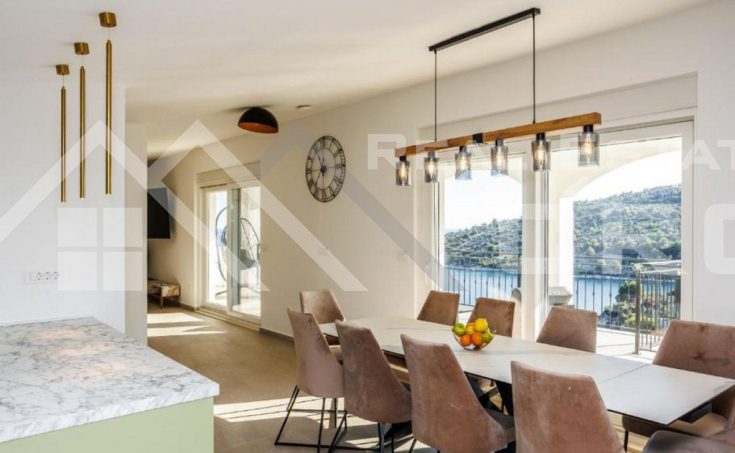 Luxurious villa with a large courtyard in a quiet cove, Rogoznica area, for sale (11)