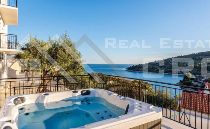 Rogoznica properties – Luxurious villa with a large courtyard in a quiet cove, Rogoznica area, for sale