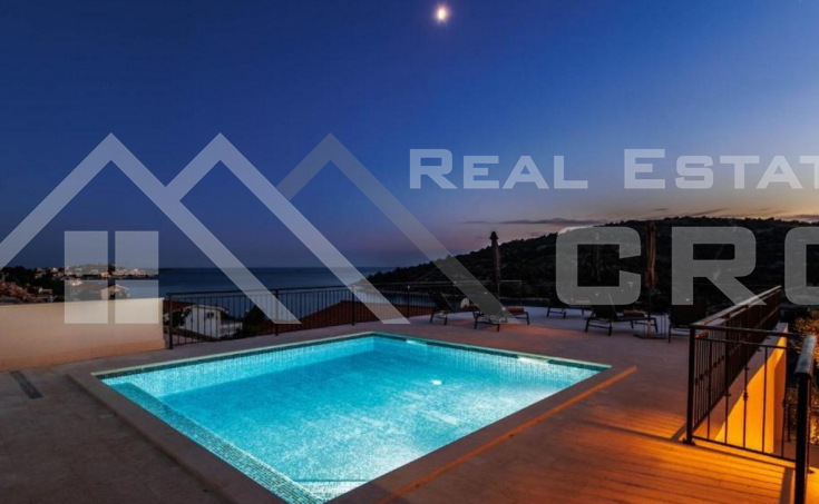 Luxurious villa with a large courtyard in a quiet cove, Rogoznica area, for sale (4)