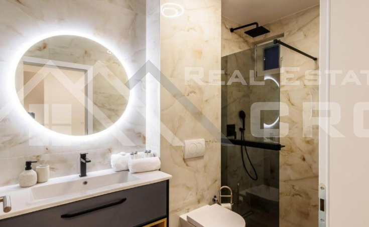 Luxurious villa with a large courtyard in a quiet cove, Rogoznica area, for sale (5)