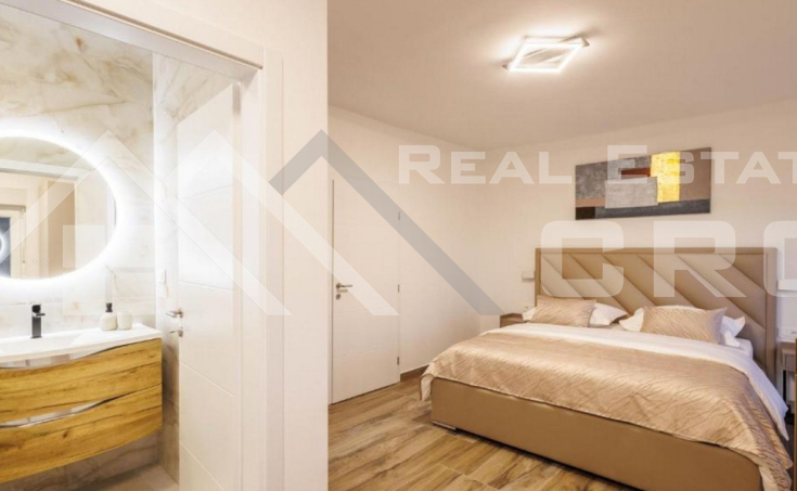 Luxurious villa with a large courtyard in a quiet cove, Rogoznica area, for sale (6)