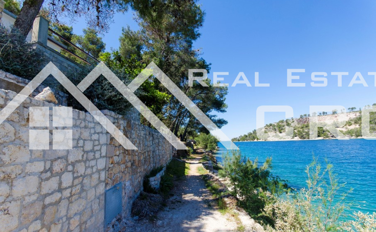 House in the first line to the sea for sale, Brac island (11)