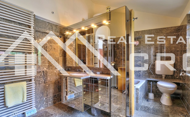 Unique and well-equipped villa with a swimming pool and beautiful sea views, for sale