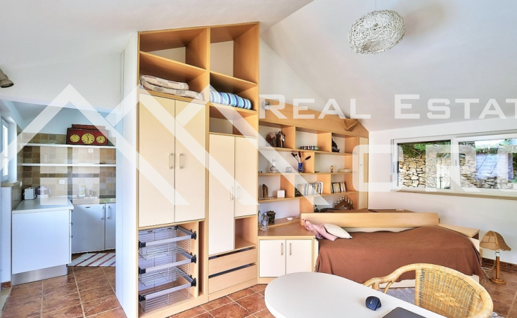 Unique and well-equipped villa with a swimming pool and beautiful sea views, for sale (1)