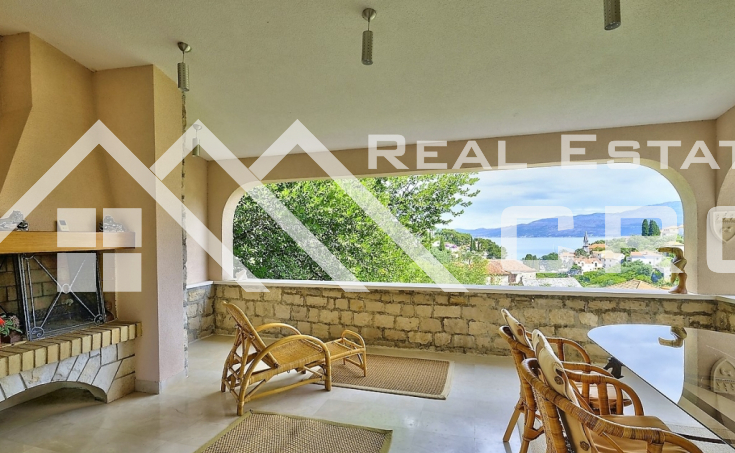 Brac properties - Unique and well-equipped villa with a swimming pool and beautiful sea views, for sale