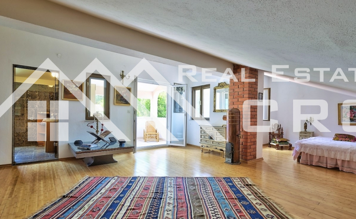 Unique and well-equipped villa with a swimming pool and beautiful sea views, for sale (4)