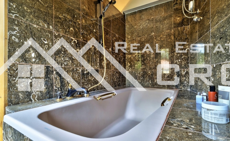 Unique and well-equipped villa with a swimming pool and beautiful sea views, for sale (5)