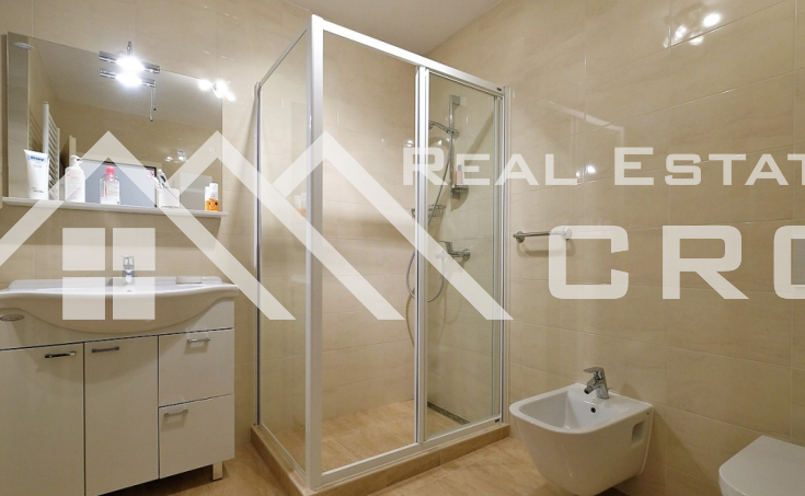 Unique and well-equipped villa with a swimming pool and beautiful sea views, for sale (7)
