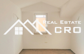 Two-bedroom apartment with a sea view, placed in a quiet residential area, for sale (2)