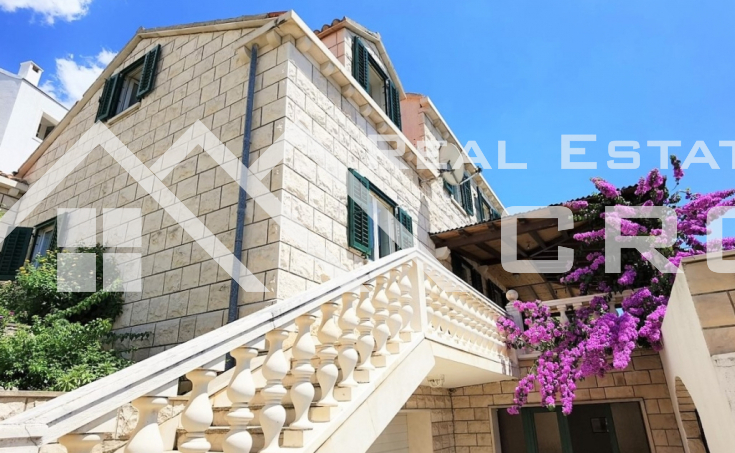 Beautiful stone house with a cultivated garden boasting a beautiful sea view, for sale (12)