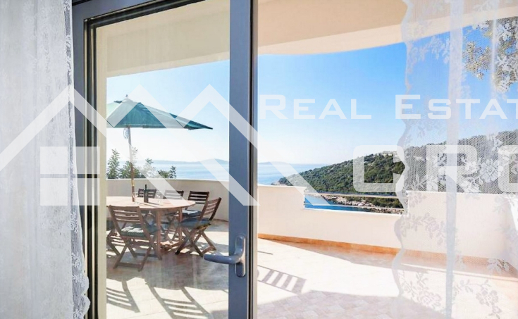 Fantastic fully furnished house with a panoramic sea view, in a peaceful bay, for sale (8)