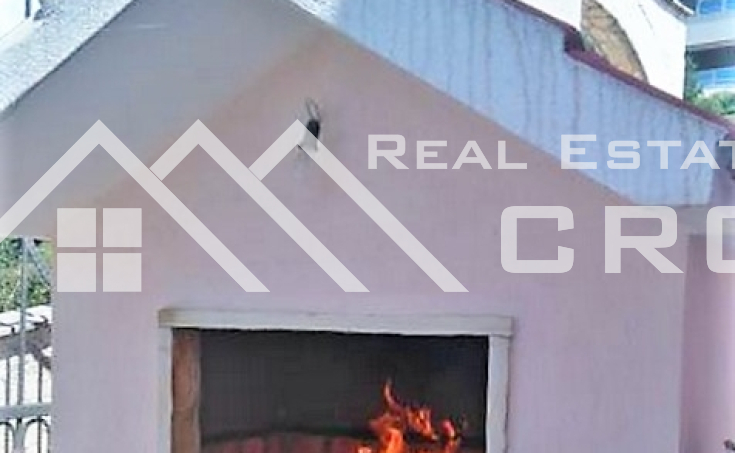 Fully furnished house boasting sea views, in a charming area near a beach, for sale (2)