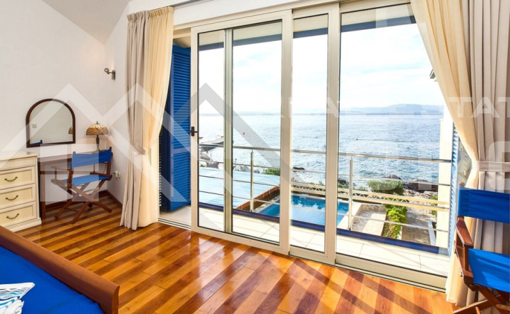  Semi-detached property with two villas and swimming pools in the first row to the sea, for sale (15)