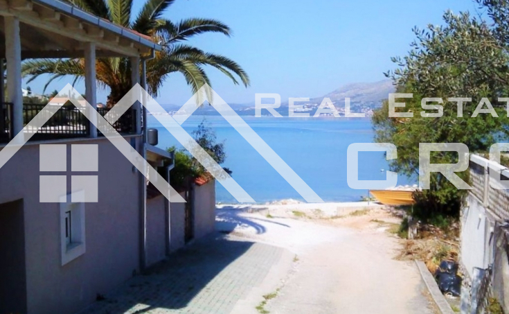 House with two garages in a great location, close to the sea and beach, for sale (2)