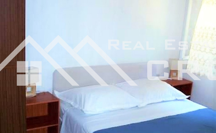 House with two garages in a great location, close to the sea and beach, for sale (4)