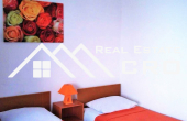 House with two garages in a great location, close to the sea and beach, for sale