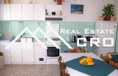 House with two garages in a great location, close to the sea and beach, for sale (1)