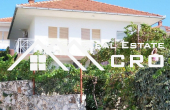House with two garages in a great location, close to the sea and beach, for sale (3)